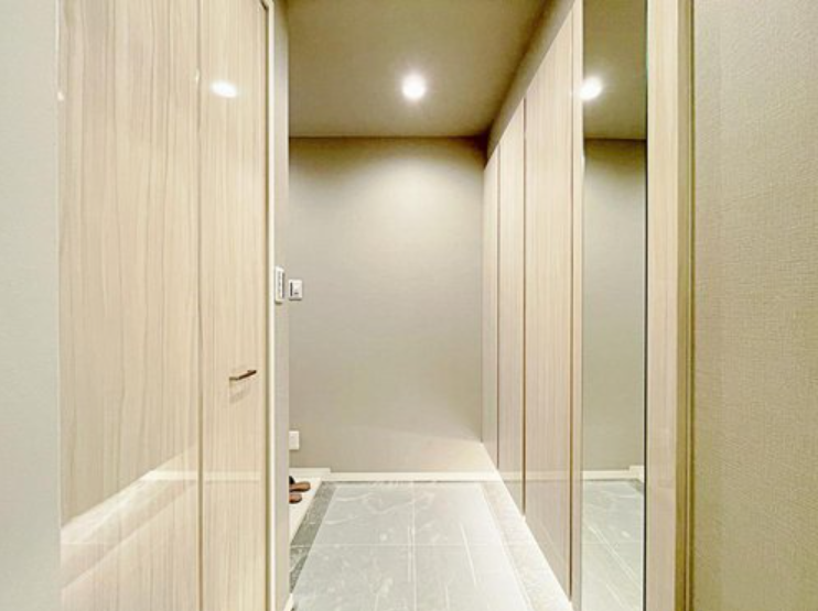 [27th Floor Renovated Condo / 2LDK] Minato Ward, Tokyo photo 2