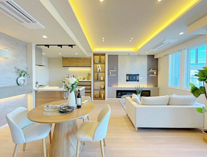 [27th Floor Renovated Condo / 2LDK] Minato Ward, Tokyo photo 1