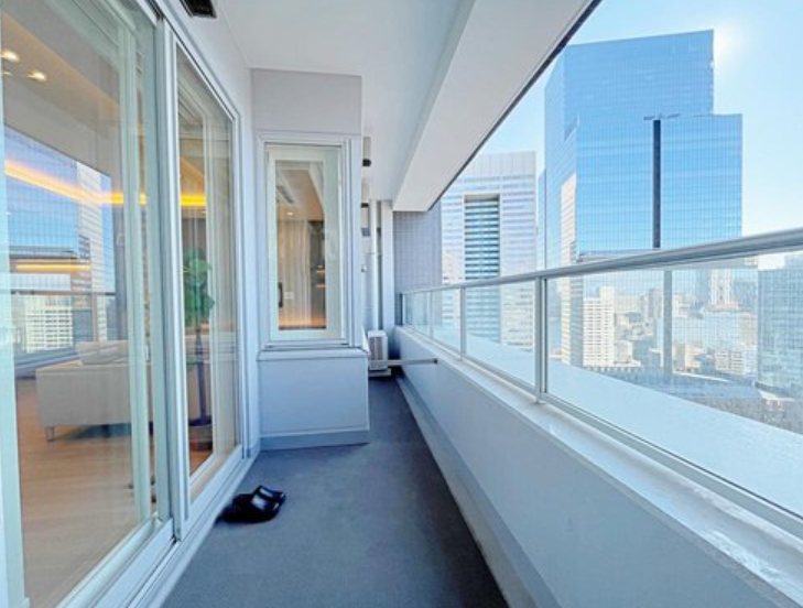 [27th Floor Renovated Condo / 2LDK] Minato Ward, Tokyo photo 11