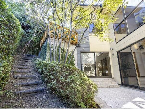 Luxury Detached House / 5LDK + 2 Storage Rooms, Setagaya City, Tokyo photo 2