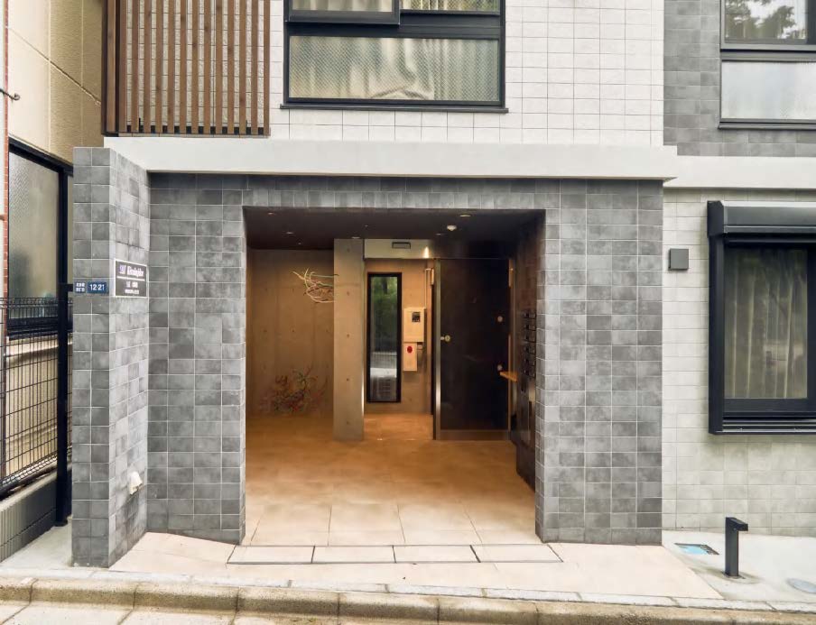Income-Generating Apartment Building / 1LDK & 1K, Shinjuku City, Tokyo photo