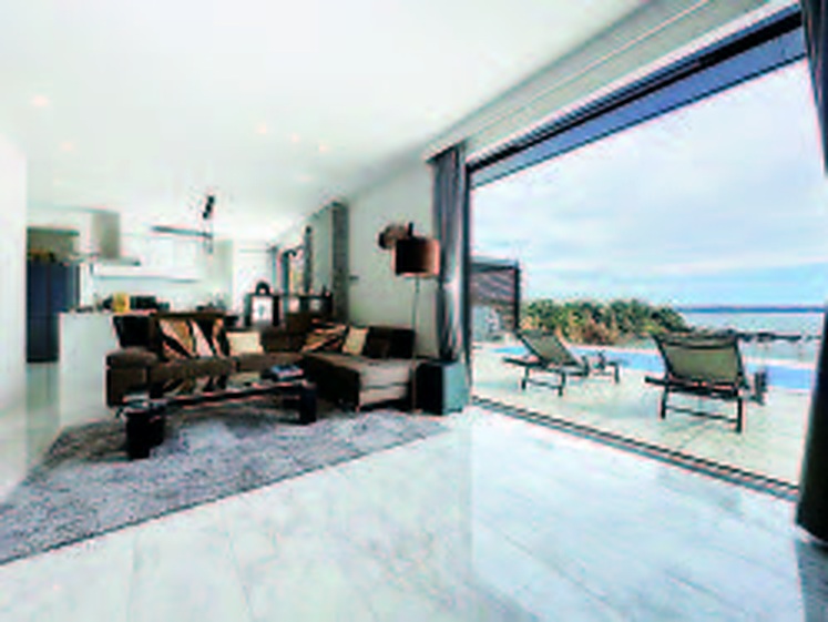 Oceanfront Pool Villa / 2LDK, Yokosuka City, Kanagawa photo 2