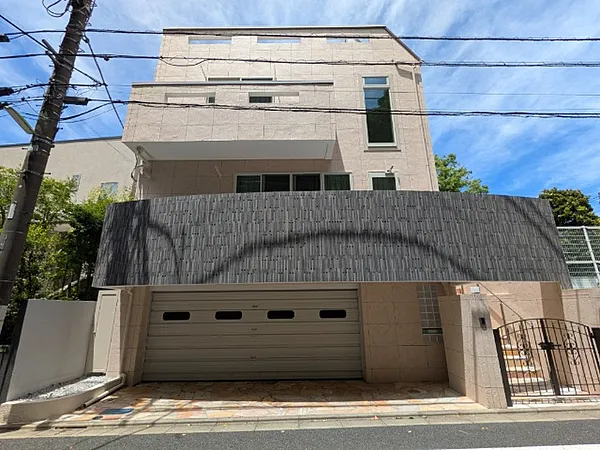 Renovated Garage House / 3LDK, Setagaya City photo