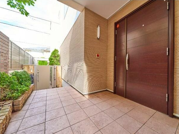Garage House / 4LDK, Setagaya Ward, Tokyo photo 2