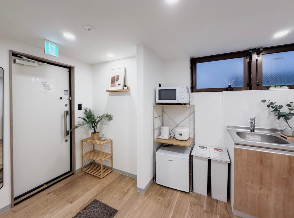 Licensed Hotel / 6 Rooms, Shinjuku Ward, Tokyo photo 2