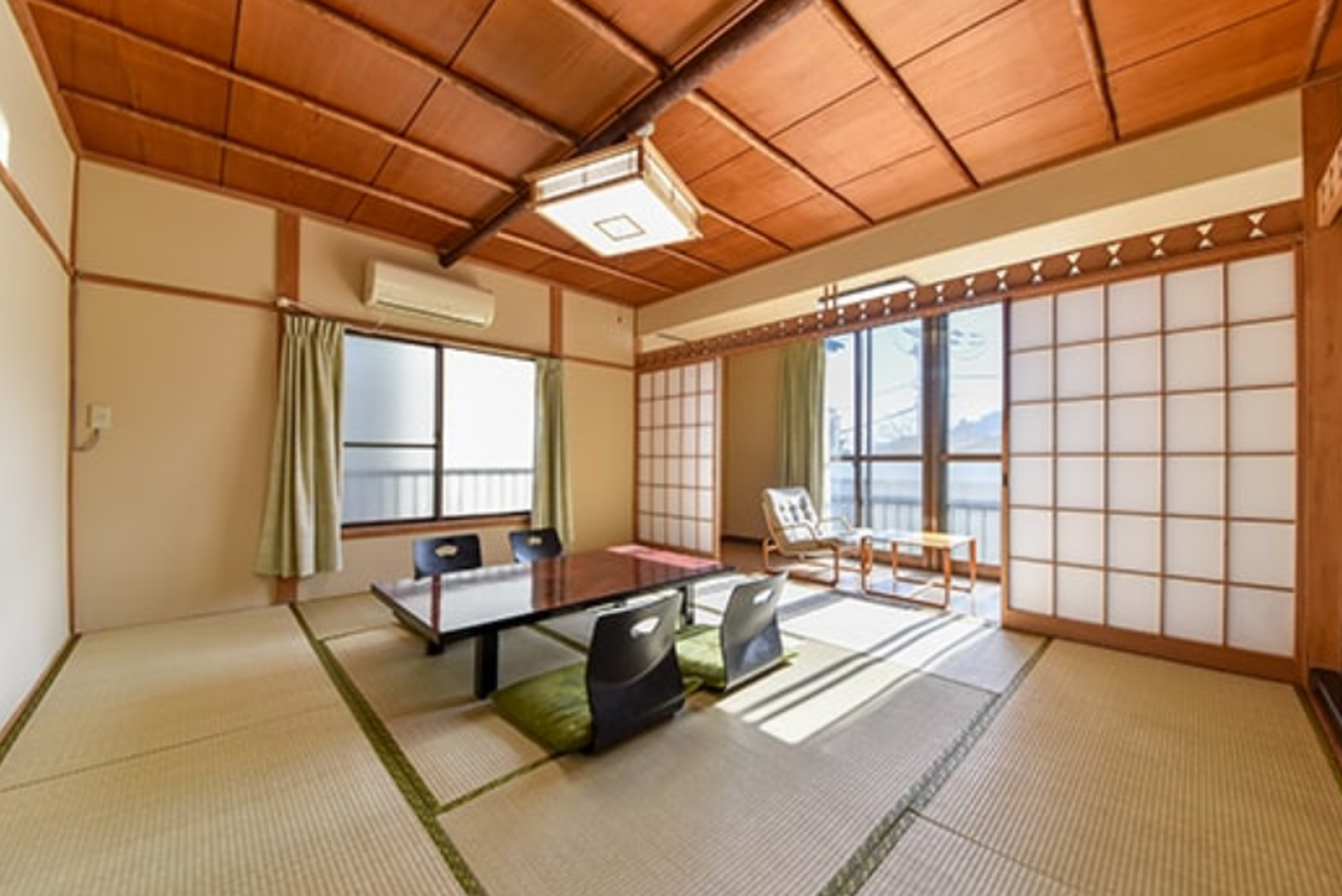 Operating Ryokan / 17 Rooms, Atami, Shizuoka photo