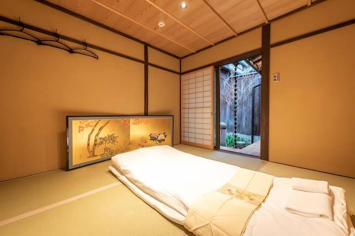 Traditional Machiya, Nakagyo Ward, Kyoto (Shinmachi-dori, Benzaitencho) photo 6