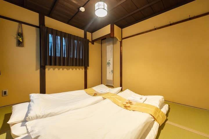 Traditional Machiya, Nakagyo Ward, Kyoto (Shinmachi-dori, Benzaitencho) photo 7