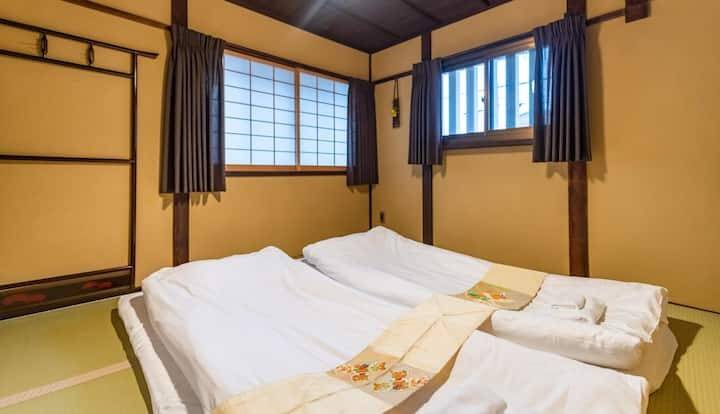 Traditional Machiya, Nakagyo Ward, Kyoto (Shinmachi-dori, Benzaitencho) photo 8