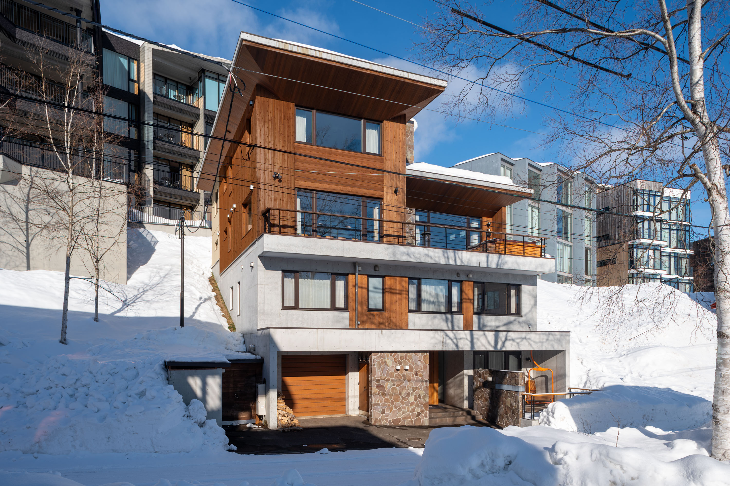 Hakuchōzan Award-Winning Niseko Ski Chalet / 7BR, Hokkaido photo 3