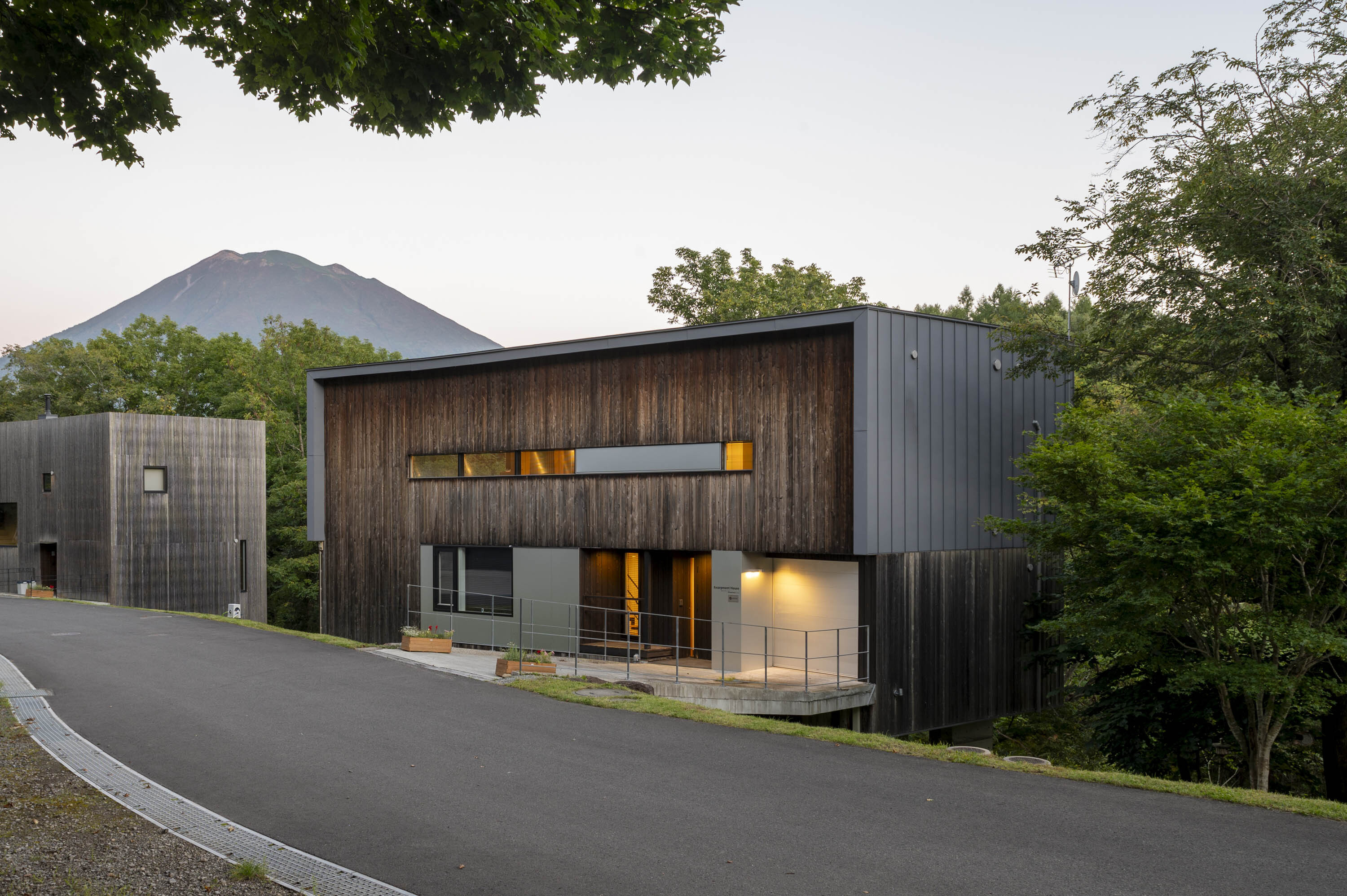Niseko Hirafu Escarpment House / 4BR, Hokkaido photo 1