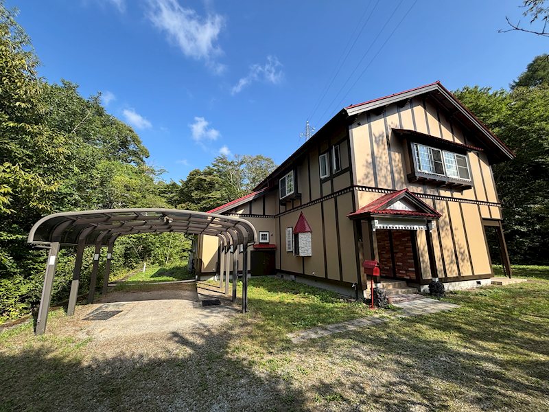 Minamigaoka Designer House / 4LDK + Study, Karuizawa, Nagano photo 2