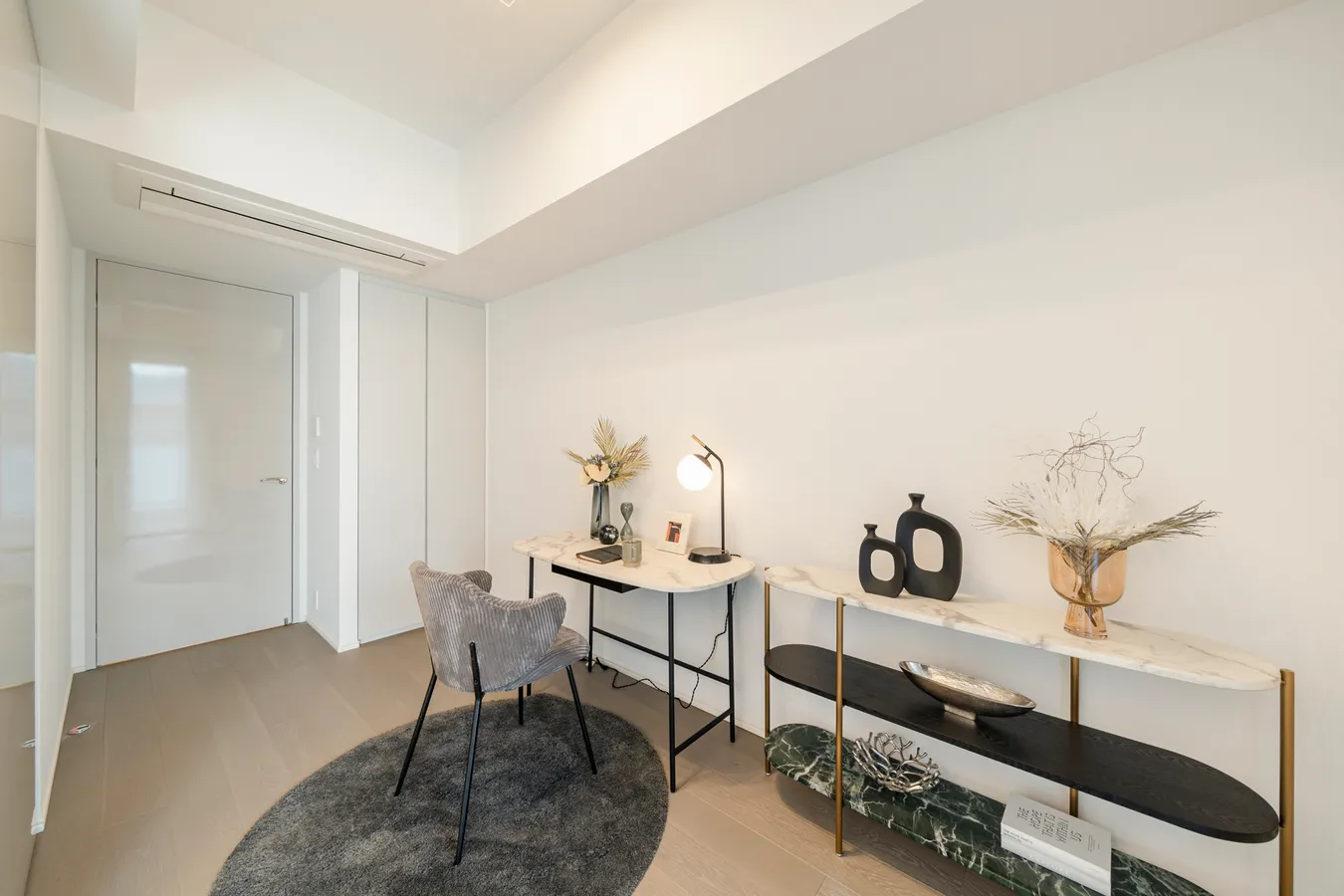 Mansion / 2LDK, Chiyoda Ward, Tokyo, 5F (Branz Chiyoda Fujimi) photo 2