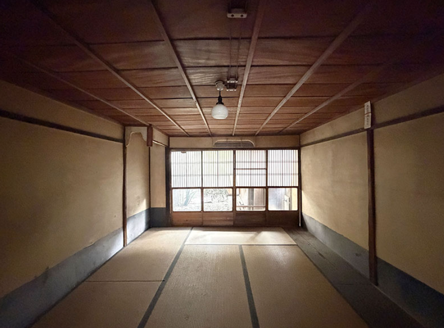 Traditional Machiya, Sakyo Ward, Kyoto (Okikucho, near Sanjo) photo 2
