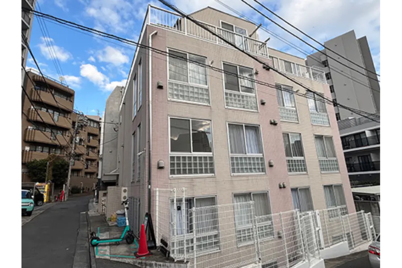 Apartment Building / 18 Units (1K), Shibuya-ku, Tokyo photo