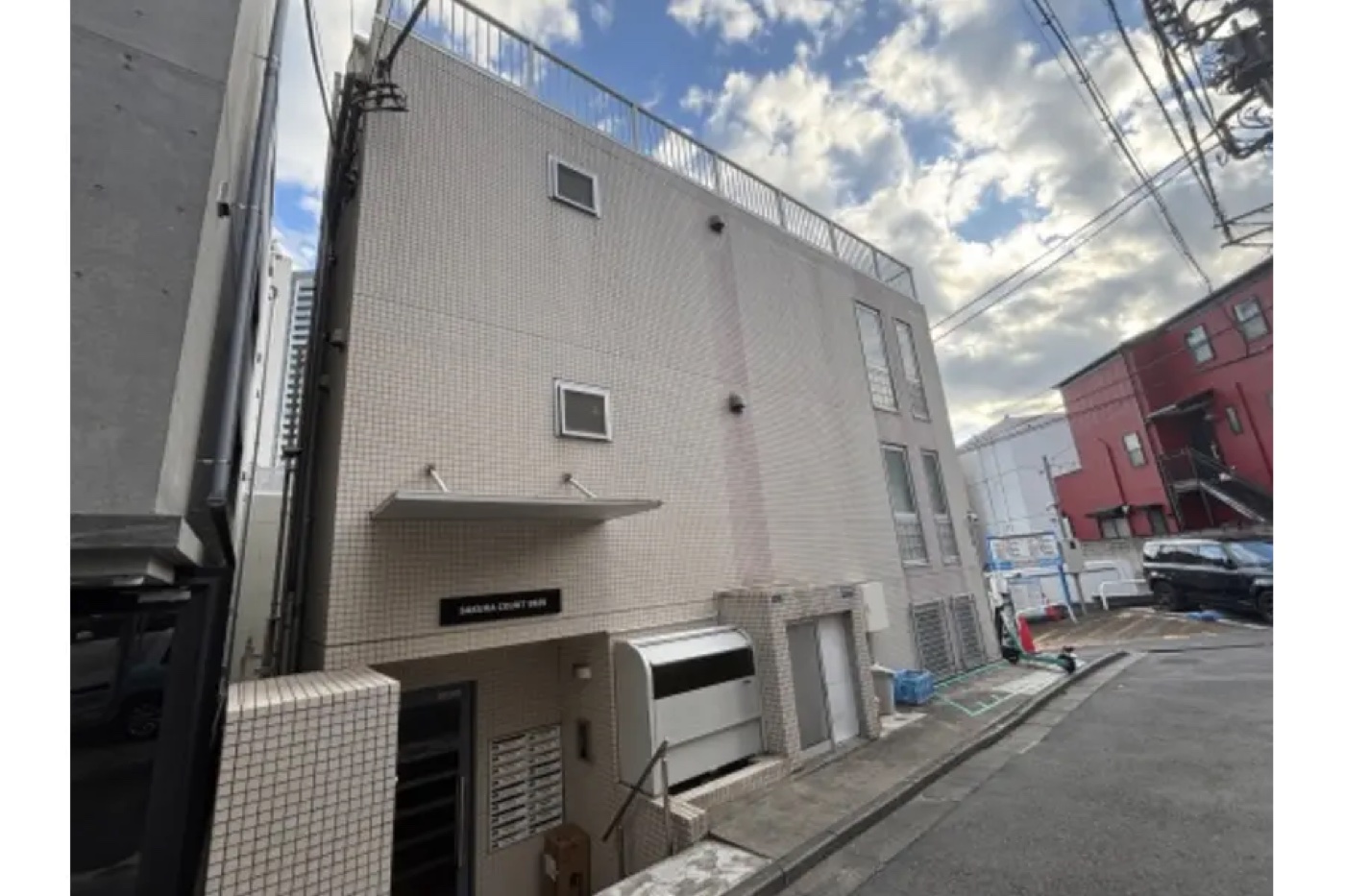 Apartment Building / 18 Units (1K), Shibuya-ku, Tokyo photo 2