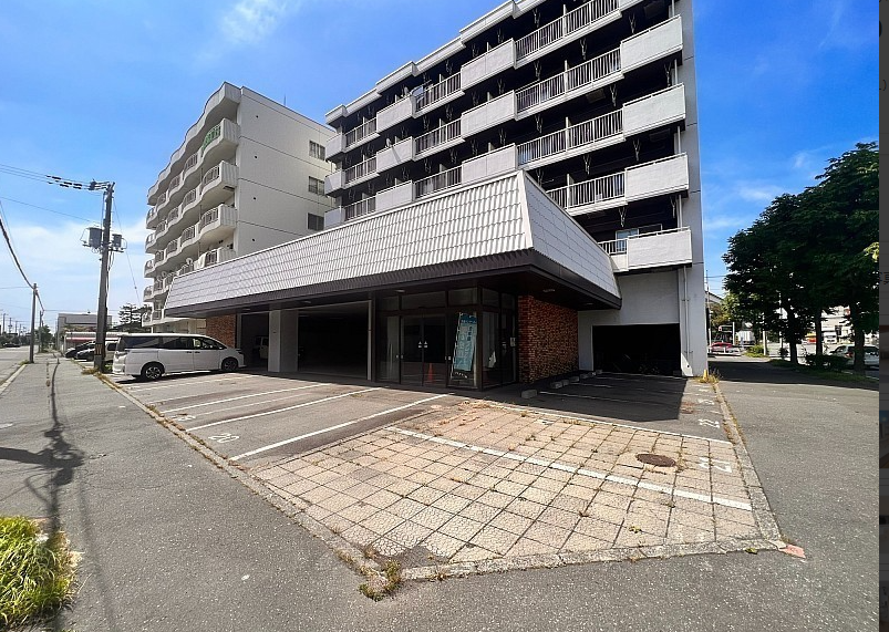 Whole Apartment Building, Tomakomai photo 3