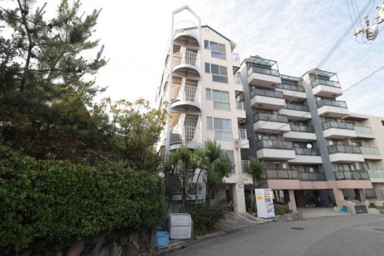 Retail & Residence Building / 19 Units, Suita photo 3