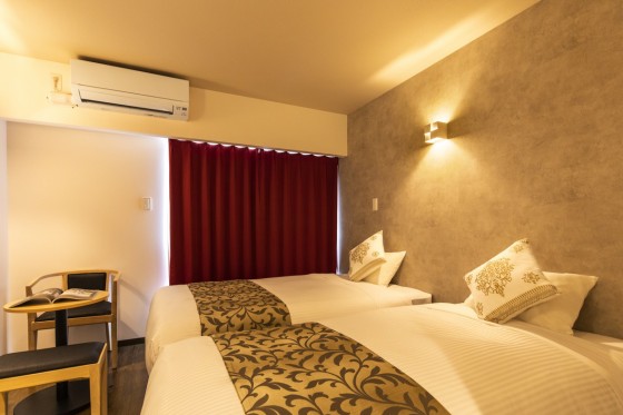 Operating Hotel / 22 Guest Rooms, Yogi, Okinawa City photo 2