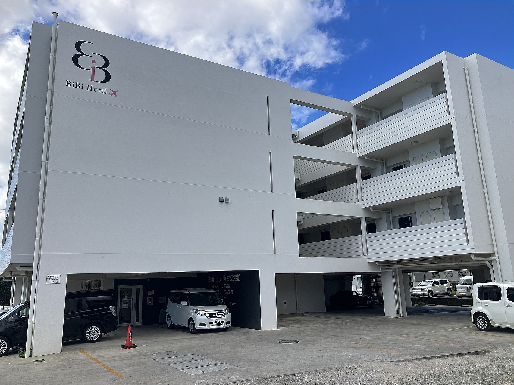 Operating Hotel / 30 Guest Rooms, Hirara, Miyakojima photo 2
