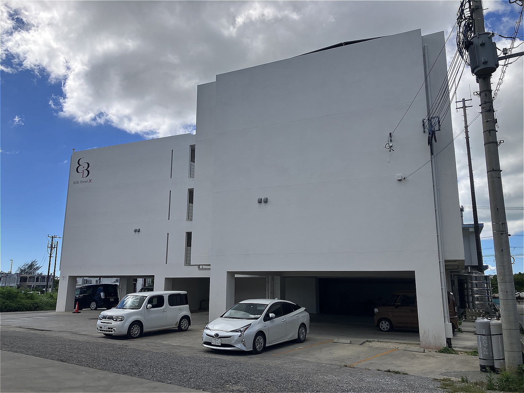 Operating Hotel / 30 Guest Rooms, Hirara, Miyakojima photo 3