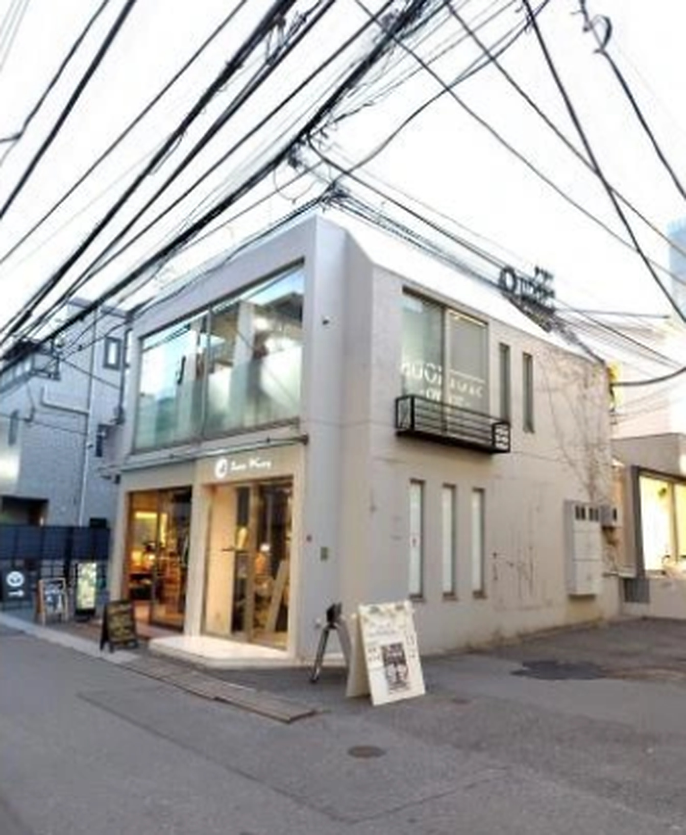  Whole Retail Building / 4 Units, Jingumae photo 2