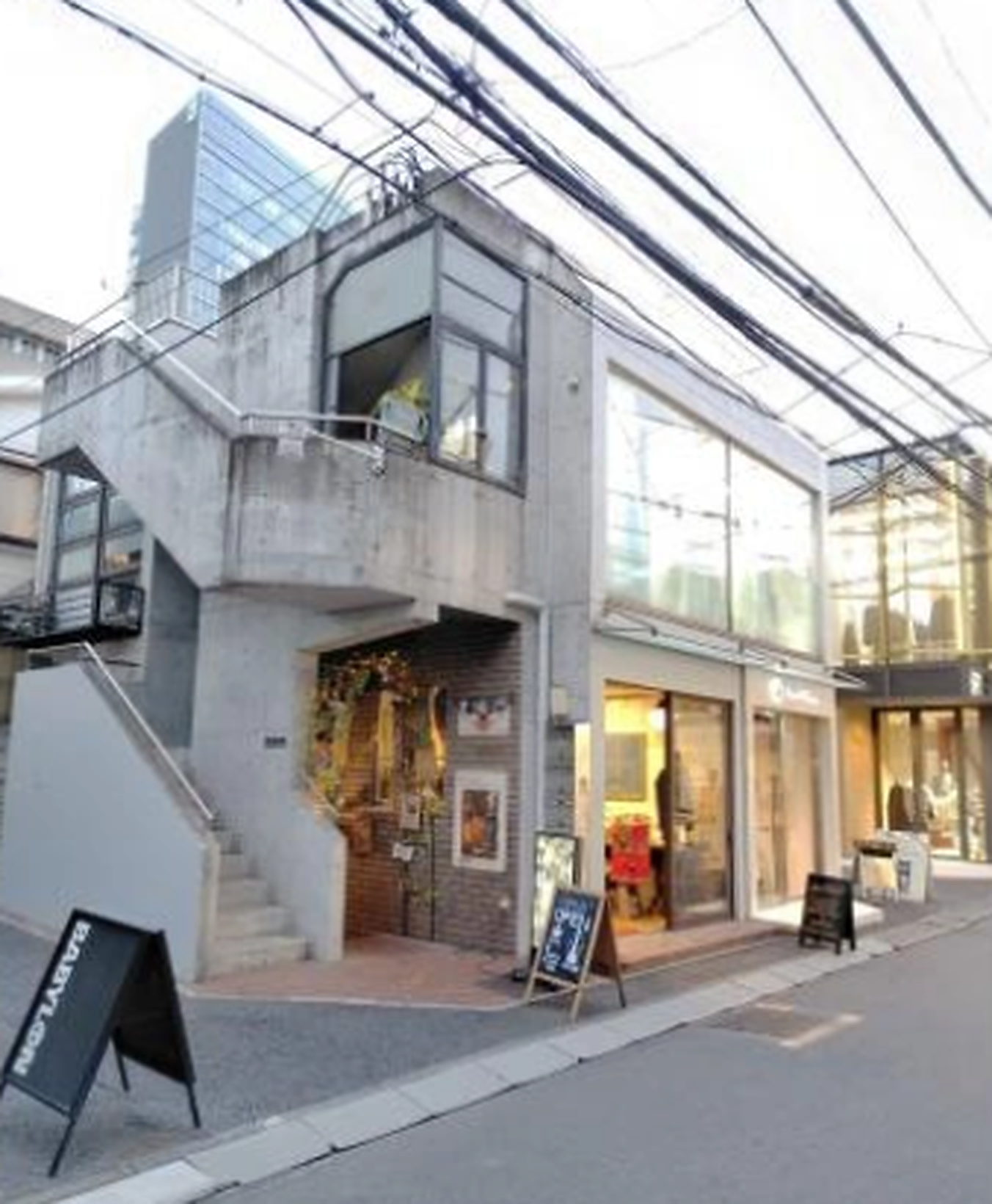  Whole Retail Building / 4 Units, Jingumae photo 3