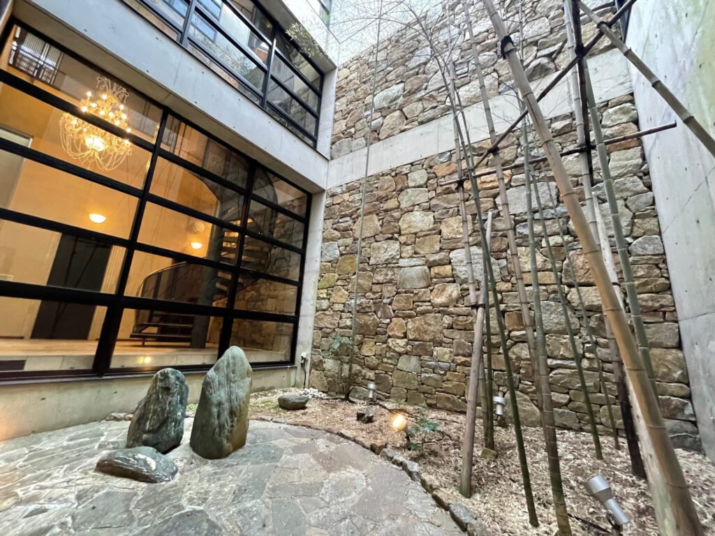 Former Bridal Studio / 11 Bedrooms, Rokko photo 2