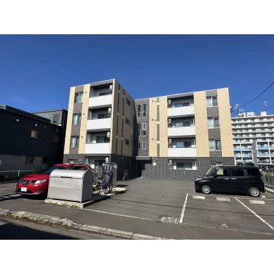 Crest Kanjodori-Higashi / Whole Apartment Building, Sapporo photo