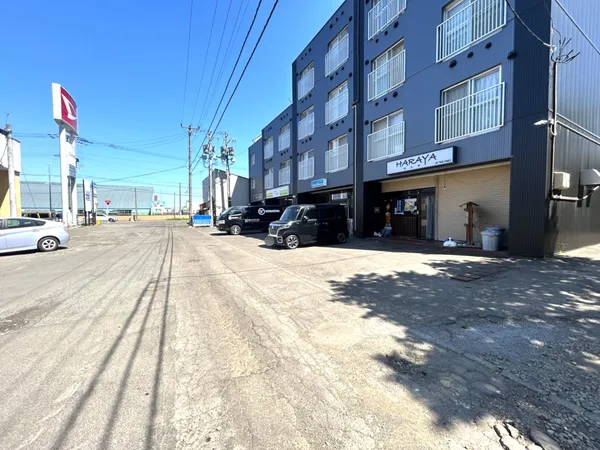 Roadside 24 / Whole Apartment Building, Sapporo photo 3