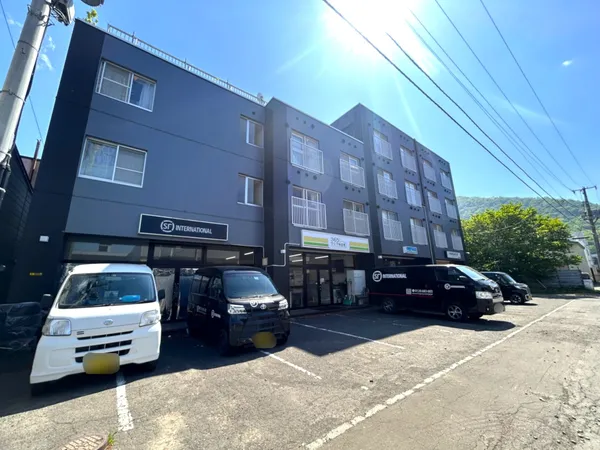 Roadside 24 / Whole Apartment Building, Sapporo photo 2