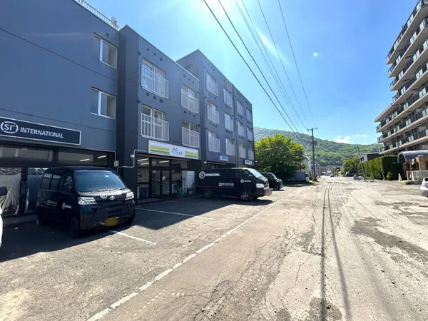Roadside 24 / Whole Apartment Building, Sapporo photo 5