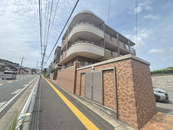 Prier Pure I & II / Whole Apartment Building, Fukuoka photo 2