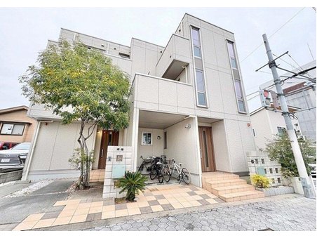 Luxury Two-Family Residence / 6LLDDKK+S, Osaka photo
