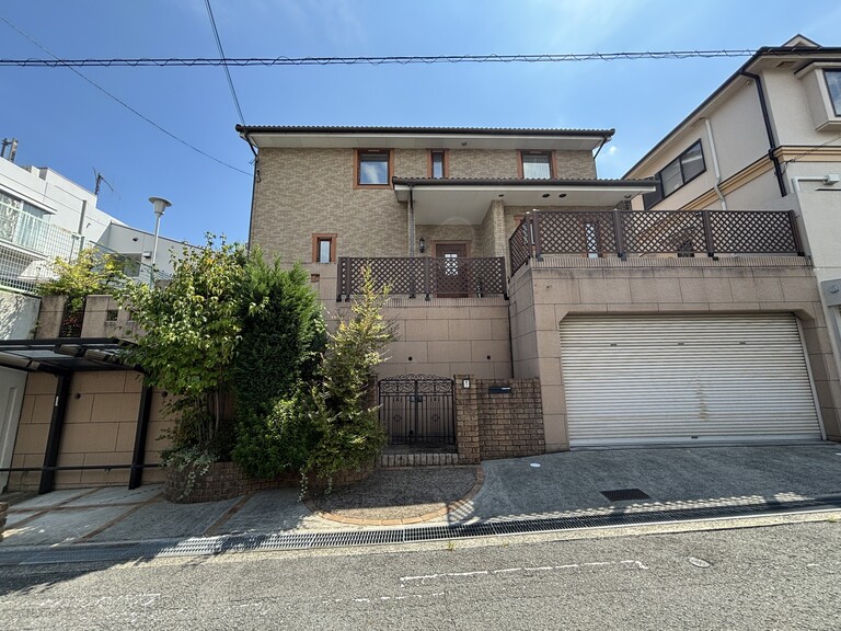 Detached House / 4LDK + Storage, Osaka photo 2