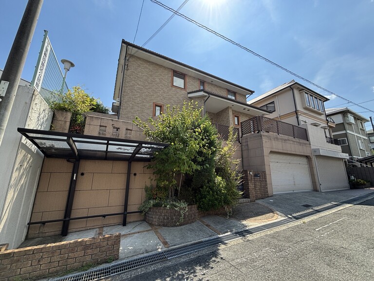 Detached House / 4LDK + Storage, Osaka photo